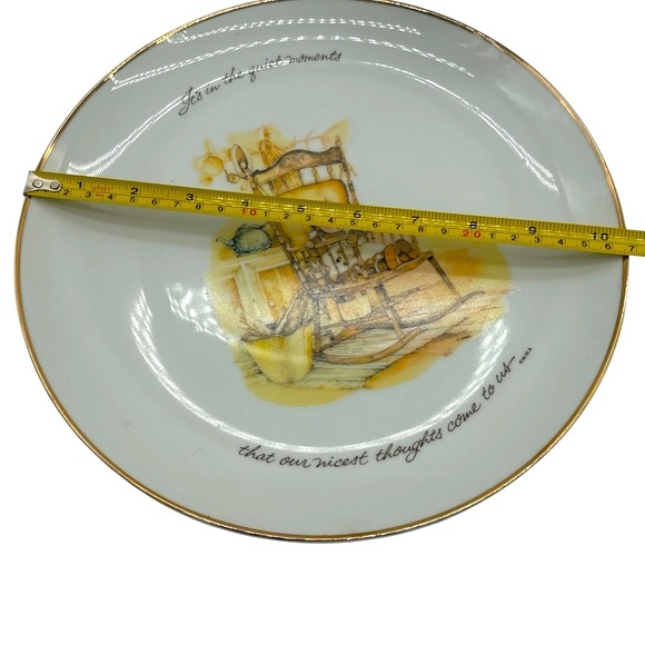 Vintage Holly Hobbie Collector Decorative Plate “It’s The Quiet Moments” - Picture 3 of 5